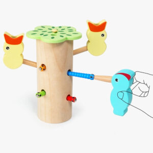 Joc magnetic Montessori din lemn, Ciocanitoarea prinde viermisorii din copac, 3 ani+